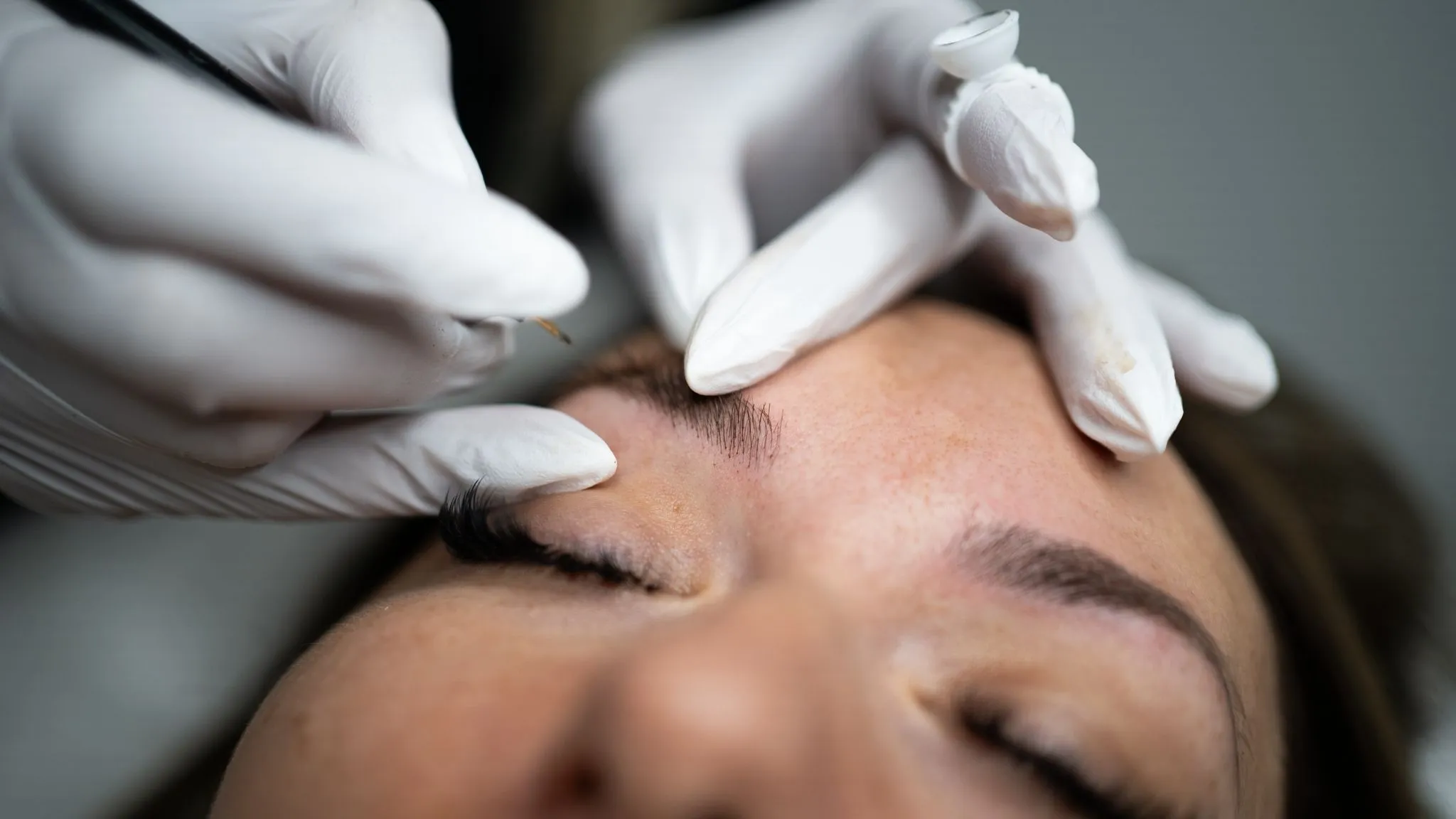BROWS & LASHES Behandlung bei Glow by Maja